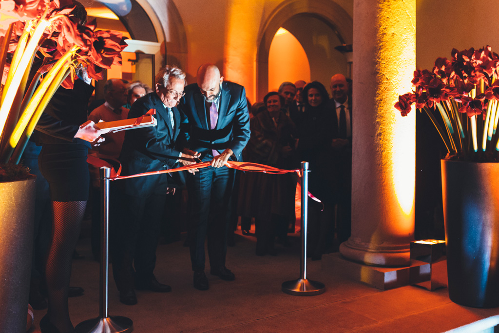 Fondazione Antonio Ratti Il taglio della fascia d'inaugurazione della nuova sede comasca del Gruppo svizzero di private banking Bsi