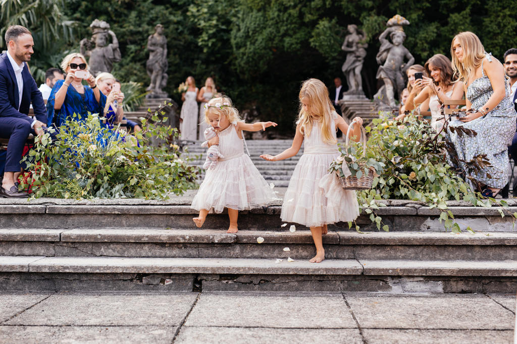 Wedding Photographer Como Lake Villa Pizzo Villa d'Este Piccole damigelle al matrimonio di Tom e Indigo