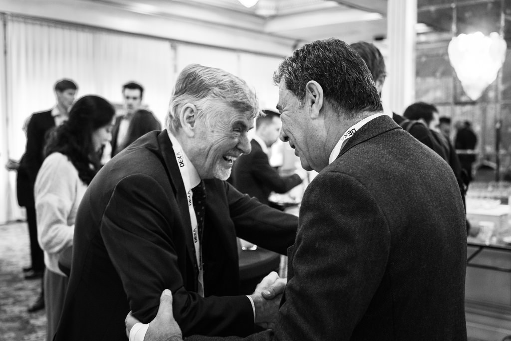 Fotografo Congresso Conferenza Milano EUGA Marriott Hotel I relatori sci scambiano qualche battuta durante il congresso annuale dell'EUGA