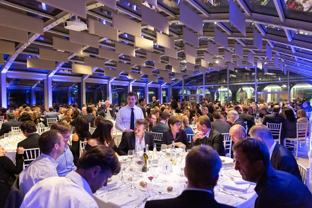 Fotografo Cena Aziendale Milano EUGA Villa Necchi Campiglio Il banchetto di gala è iniziato presso la location di Villa Necchi Campiglio ripreso da Della Savia, fotografo di servizi fotografici per convention