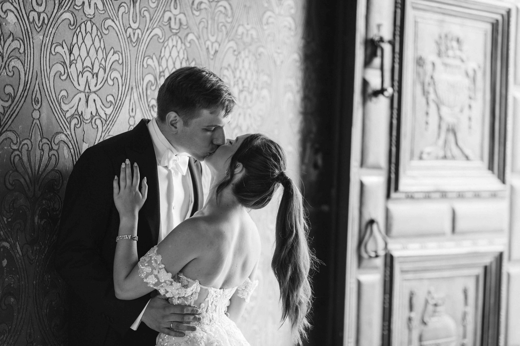 Fotografo Ritratto Pawel Ragazzo e ragazza che si baciano ritratto ambientato