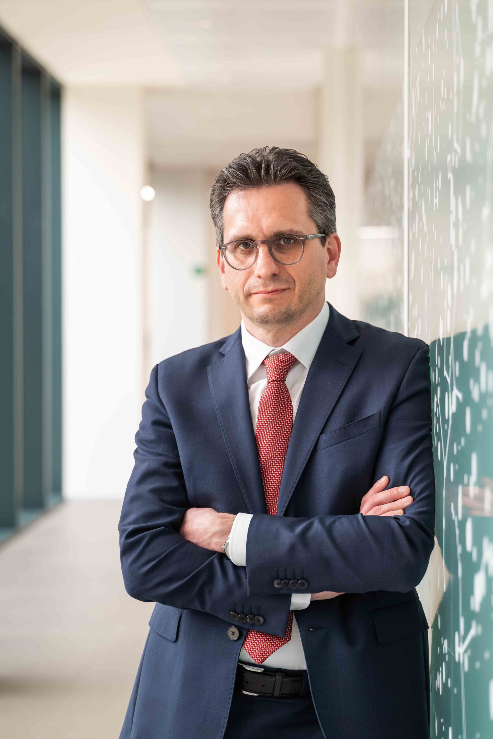 Foto Ritratto Ambientato Siemens CEO https://www.dsvisuals.mom/it/portfolio/ritratti/fotografo-ritratto-ambientato-alessandro-milano/