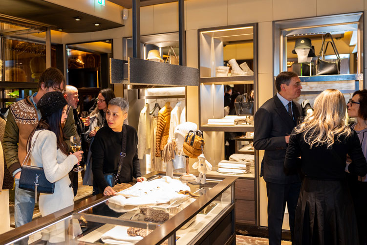 Private sale esclusiva Moncler evento business luxury