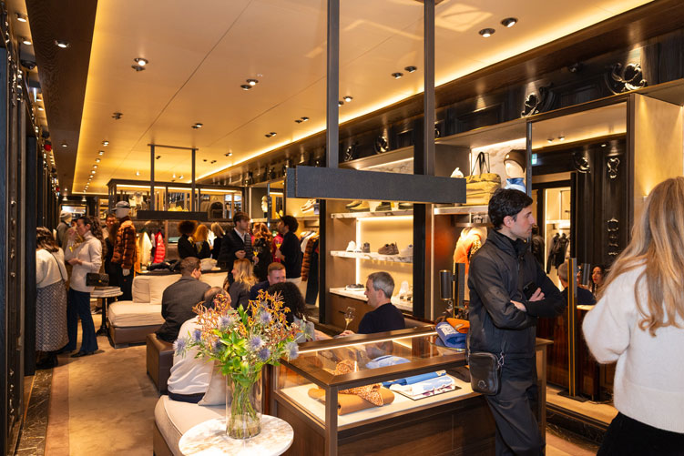 Private sale esclusiva Moncler evento business luxury