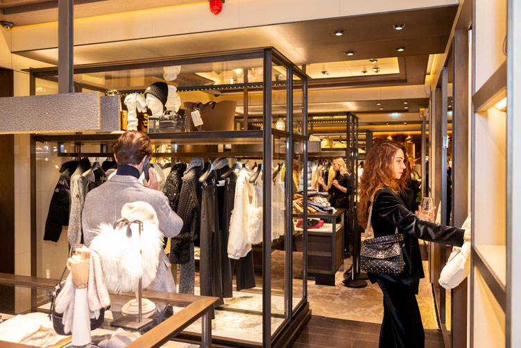 Private sale esclusiva Moncler evento business luxury