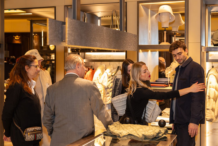 Private sale esclusiva Moncler evento business luxury