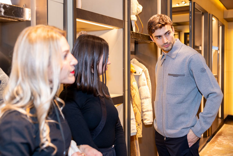 Private sale esclusiva Moncler evento business luxury