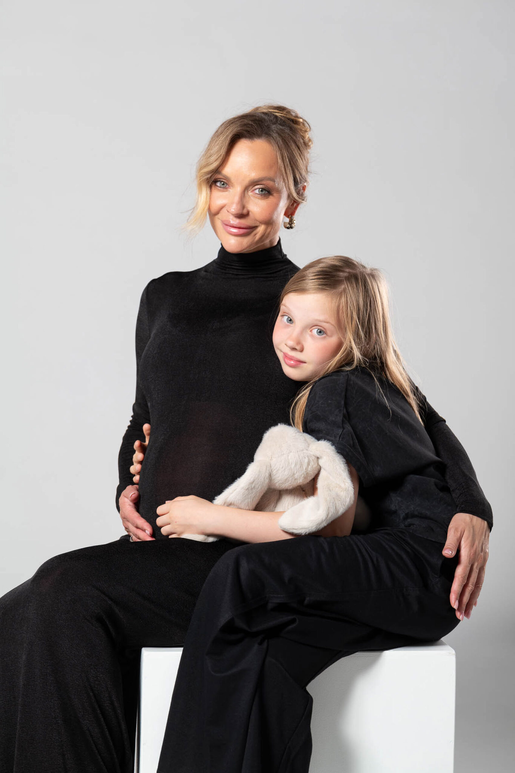 013-Photographer-fashion-maternity-photoshoot-Milan Photographic maternity family photoshoot studio Milan