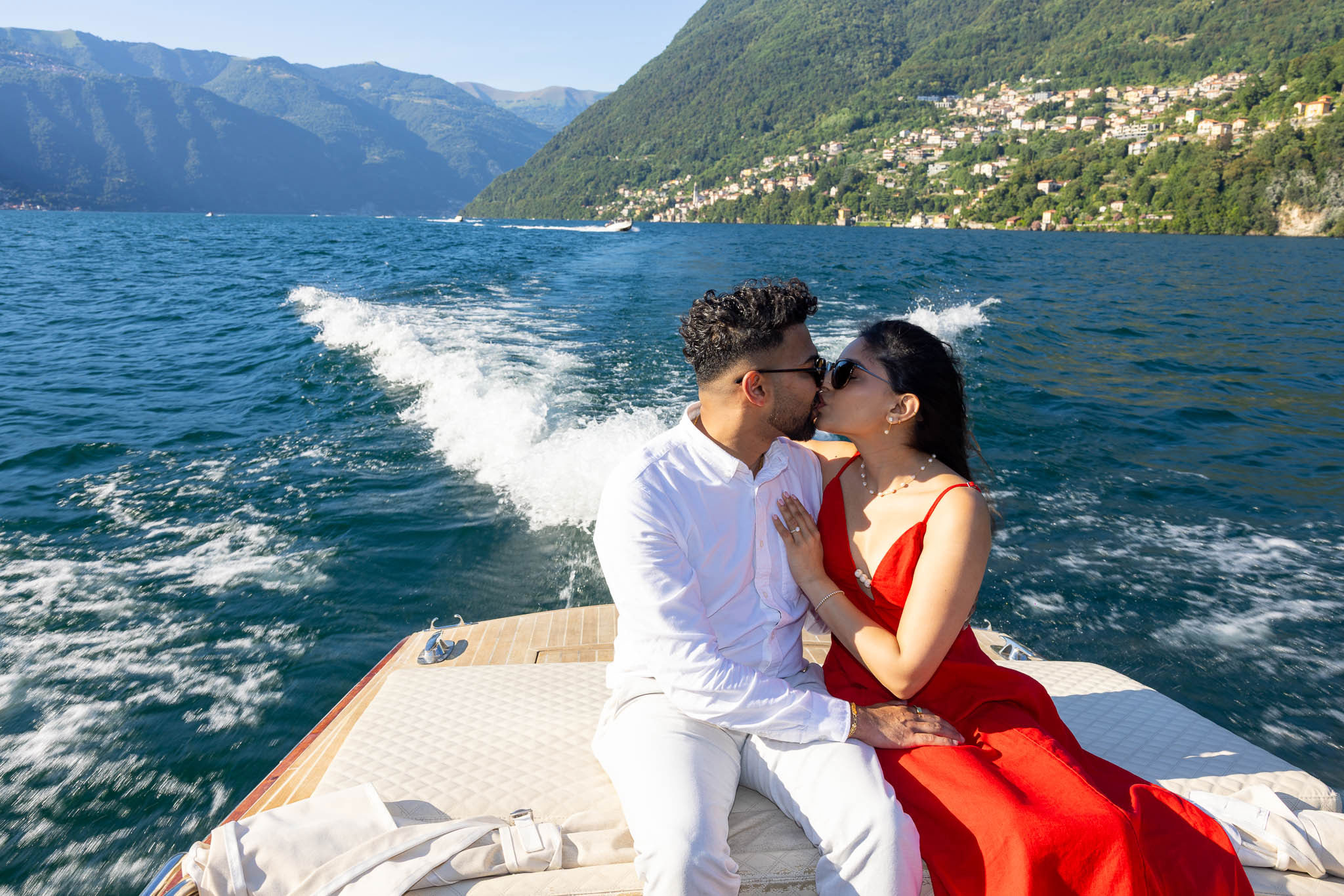 016-Photographer-wedding-proposal-lake-Como-luxury Wedding proposal Lake Como boat trip luxury exclusive elopement