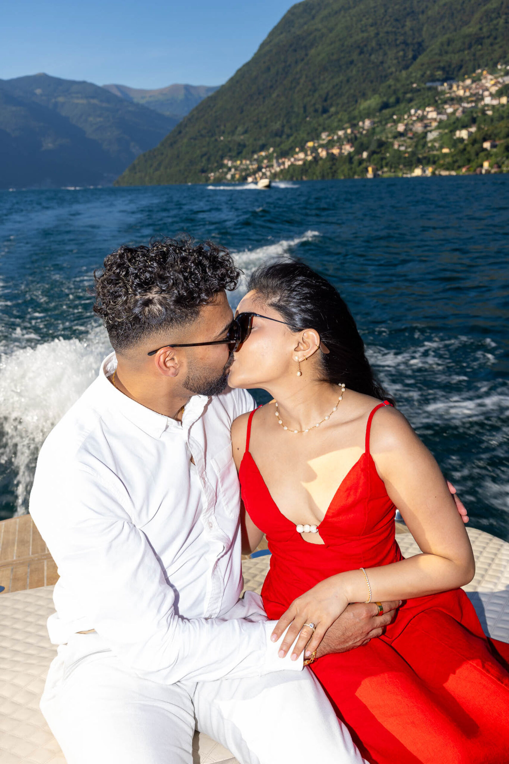 018-Photographer-wedding-proposal-lake-Como-luxury Wedding proposal Lake Como boat trip luxury exclusive elopement